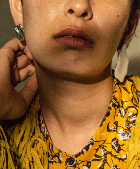 ステートメント アシンメトリー イヤリングの写真