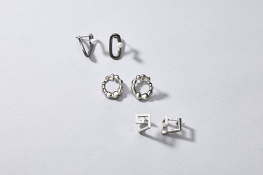 CIRCLE PIERCES / EARRINGS