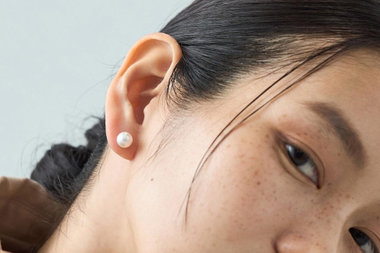PEARL PIERCES / EARRINGS