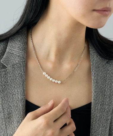 PEARL NECKLACE / PIERCES